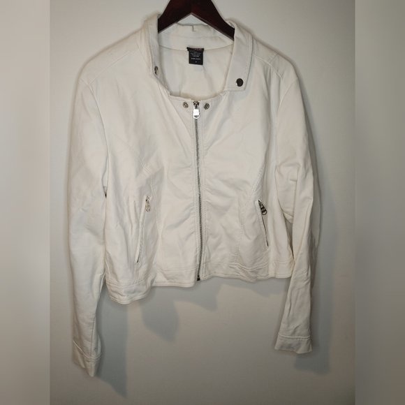 Rebel Wilson for Torrid faux leather moto jacket - Picture 3 of 7